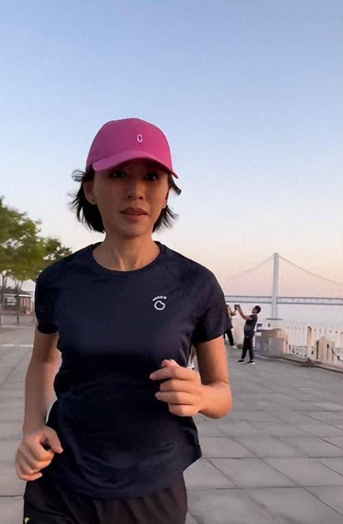 落日余晖里的光影独白——当海边浪漫遇上\
